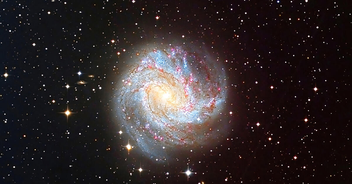 Southern Pinwheel Galaxy | Telescope Live