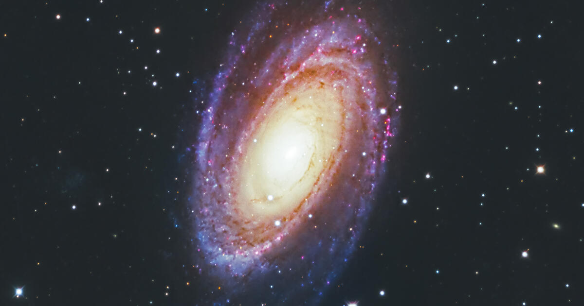 M81 Bode's Galaxy | Telescope Live