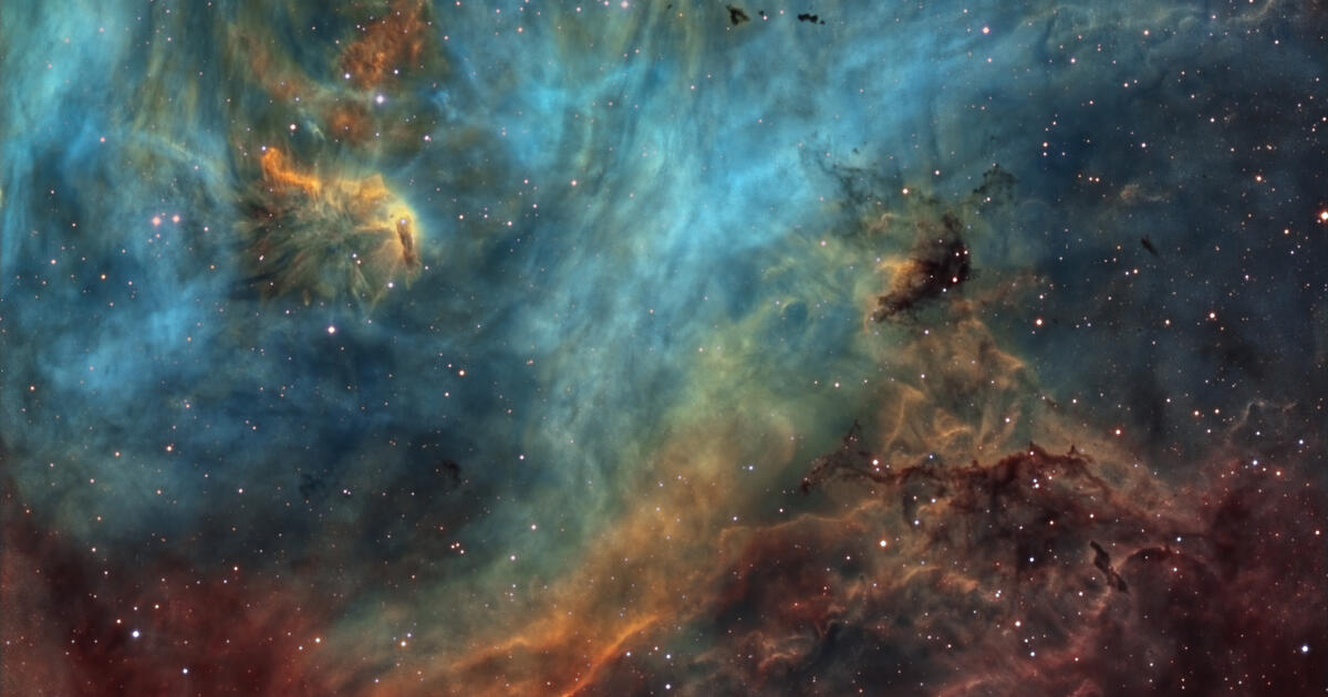 IC 2948 Heart of the 'Running Chicken' Nebula | Telescope Live