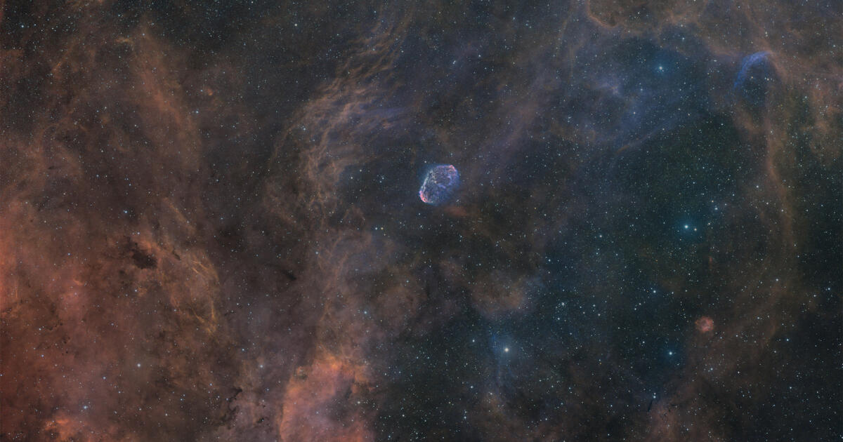 CRESCENT NEBULA REGION | Telescope Live