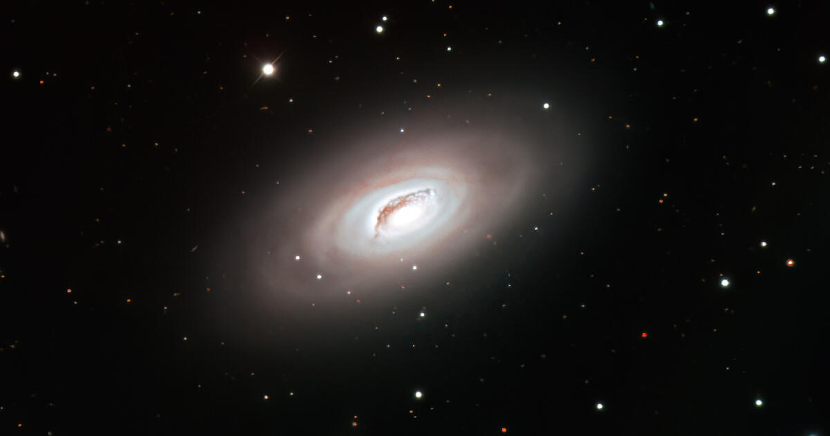 M64 The Black Eye Galaxy | Telescope Live