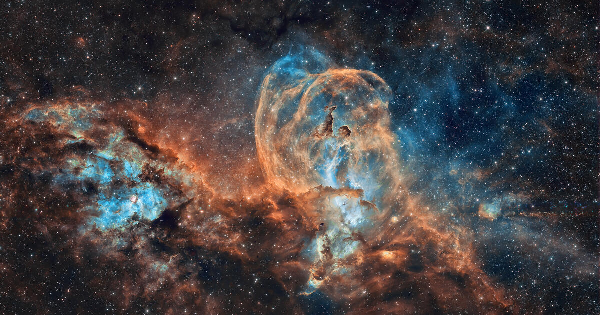 NGC 3576 - The Statue of Liberty Nebula | Telescope Live