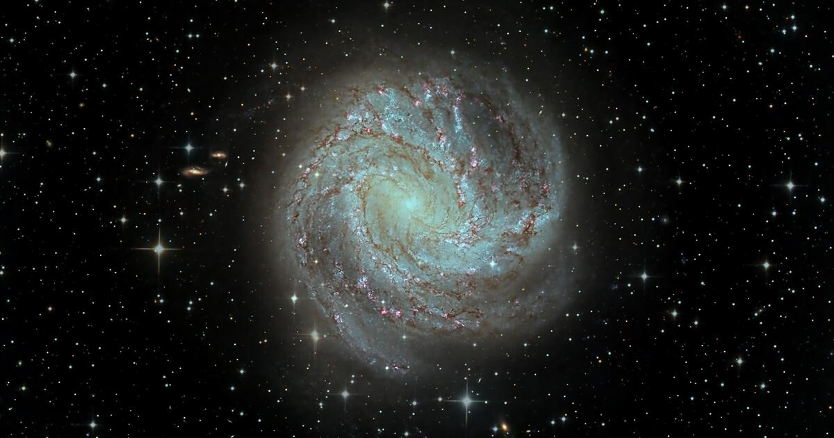 M83 The Southern Pinwheel Galaxy | Telescope Live