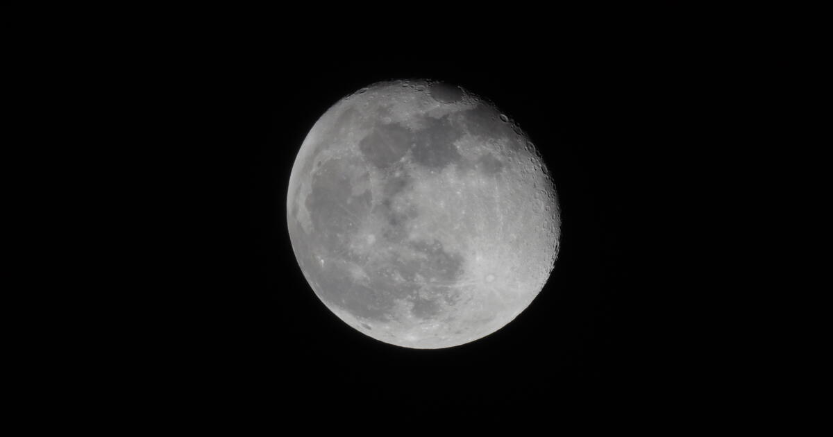 the moon Telescope Live