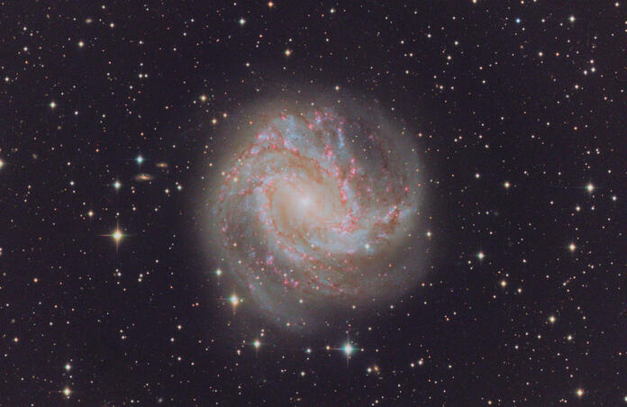 M83 SOUTHERN PINWHEEL GALAXY