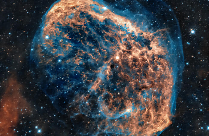 Crescent Nebula in HOO