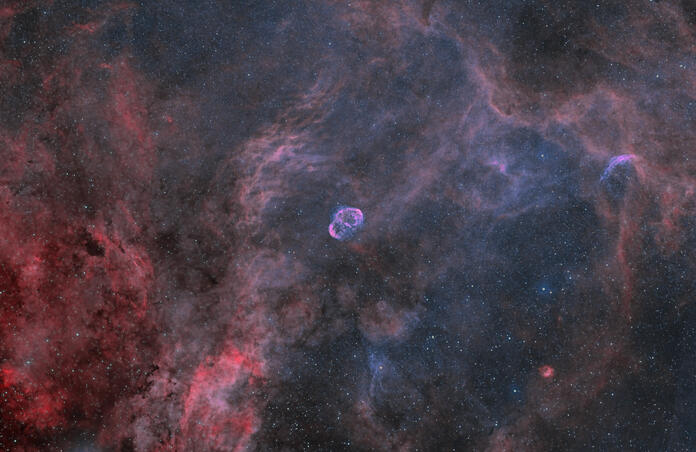 Crescent and Soap Bubble Nebula - wide field