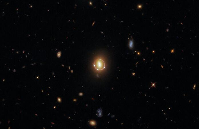 Full image of the Einstein ring captured by hubble