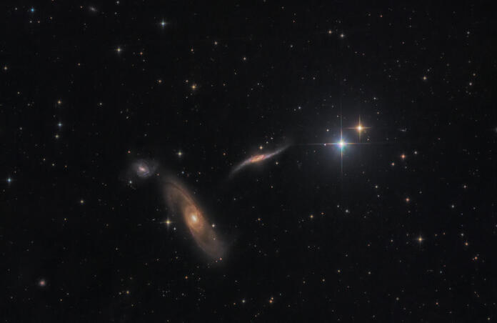 Arp 286 - Virgo trio