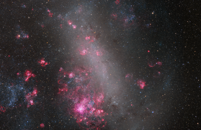 Large Magellanic Cloud in HOO+LRGB