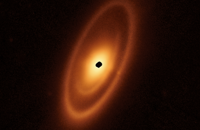 Image of Fomalhaut and its debris disk taken by JWST