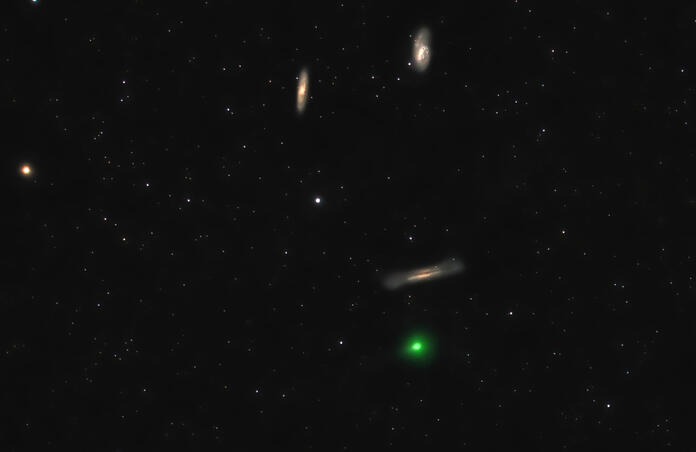 Comet 62P/Tsuchinshan near the Leo Triplet