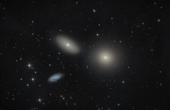 M105 - NGC 3384 - NGC 3389