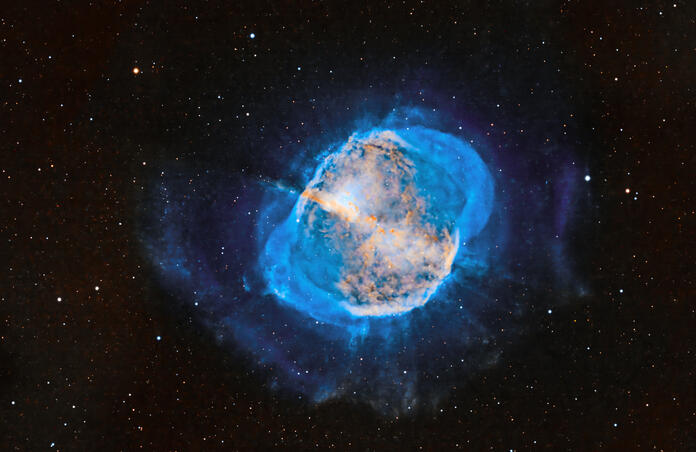 M27 DUMBBELL NEBULA