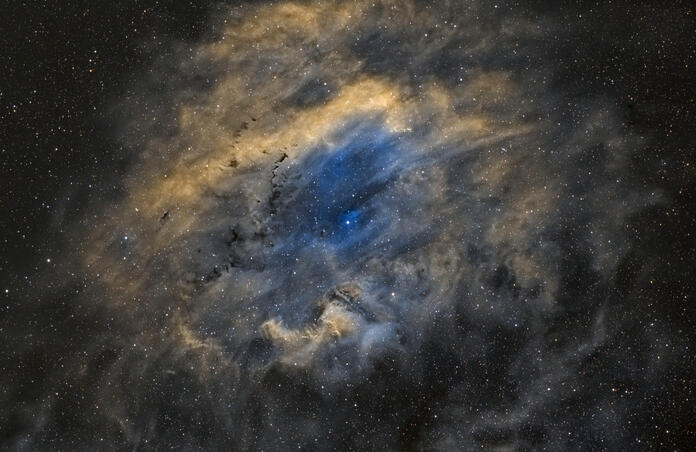 Clamshell nebula (HOO blend)