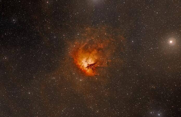 Pacman (NGC281); Close-up (HOO tri-color)