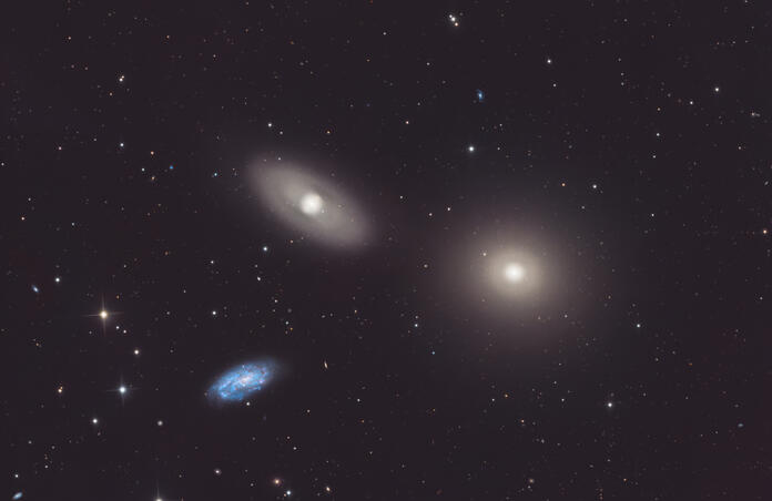🔭 Messier 105 & Friends – A Galactic Trio in Leo 🌌✨