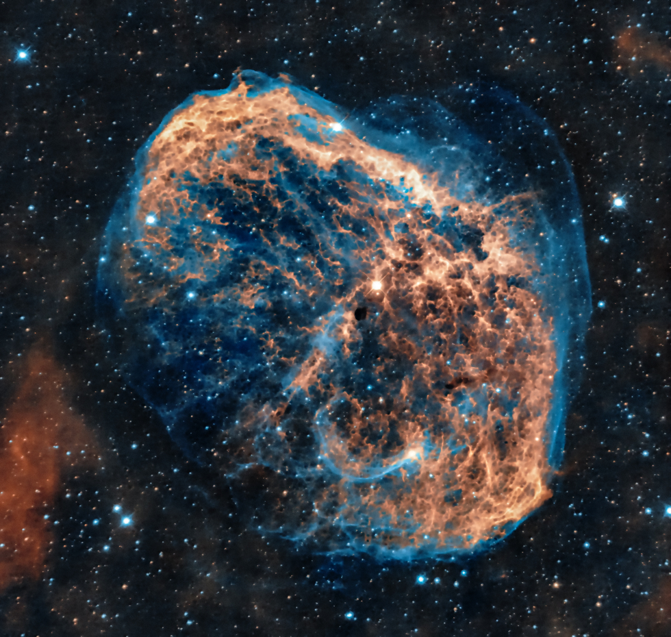 Crescent Nebula in HOO