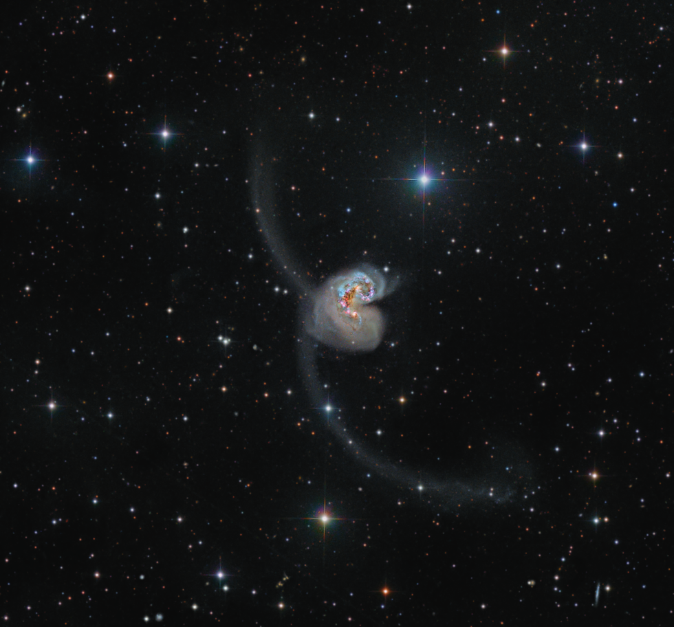 NGC 4038 AND NGC 4039 - THE ANTENNAE GALAXIES