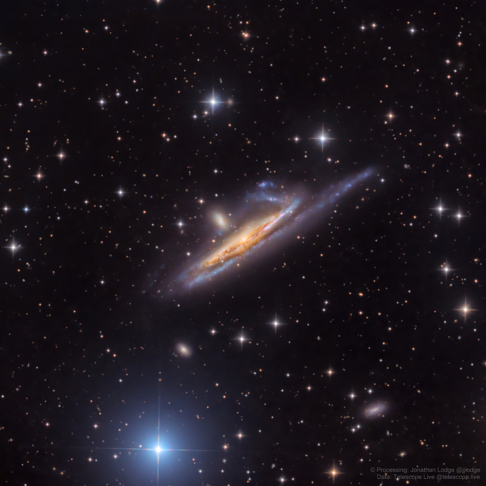 Haley's Coronet, NGC 1531 & 1532 | Telescope Live