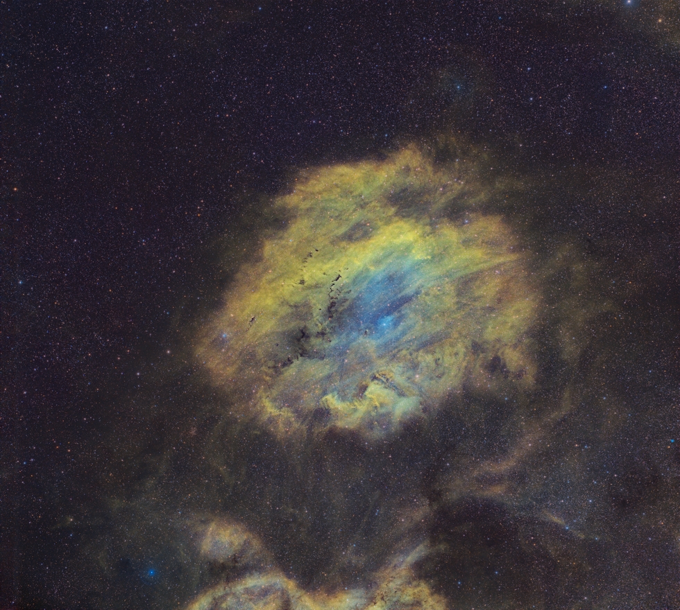 Clamshell Nebula (Sh2-119)