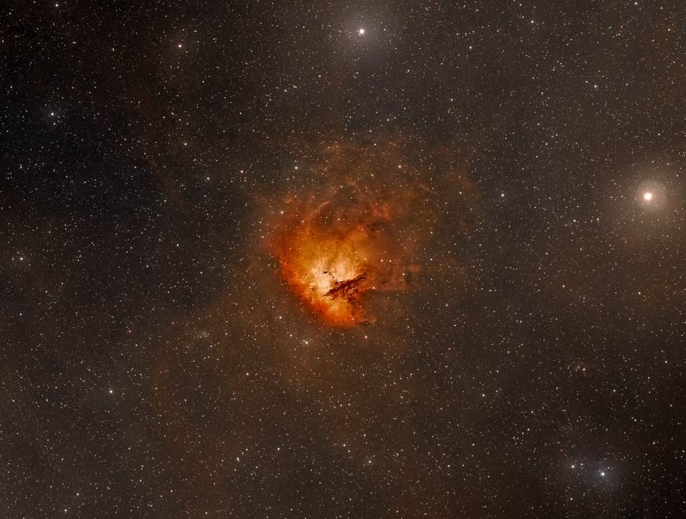 Pacman (NGC281); Close-up (HOO tri-color)